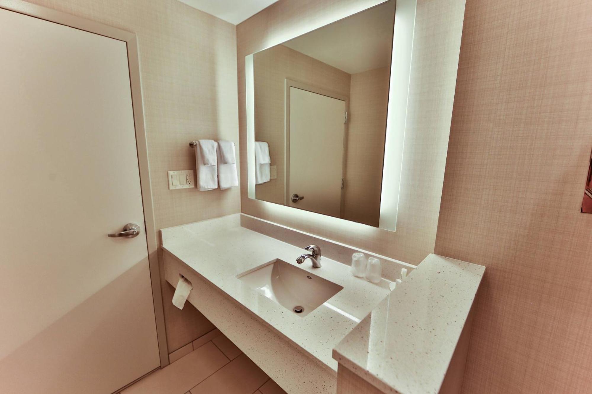 Fairfield & By Marriott Midtown Hotel Savannah