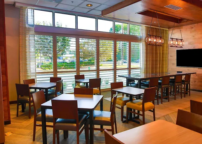 Fairfield Inn & Suites By Marriott Savannah Midtown
